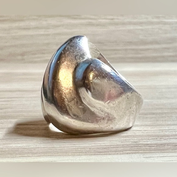 Vintage Heavy Handmade Designer Sterling Silver Modernist Scalloped Ring, Size 5 - Picture 2 of 11